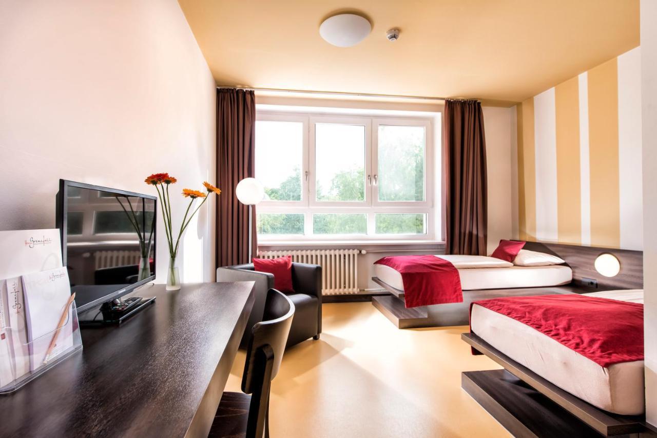 Hotel Grenzfall Berlin Bagian luar foto