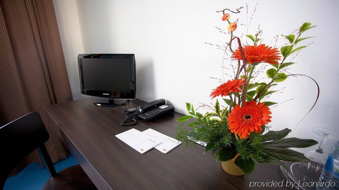 Hotel Grenzfall Berlin Bagian luar foto