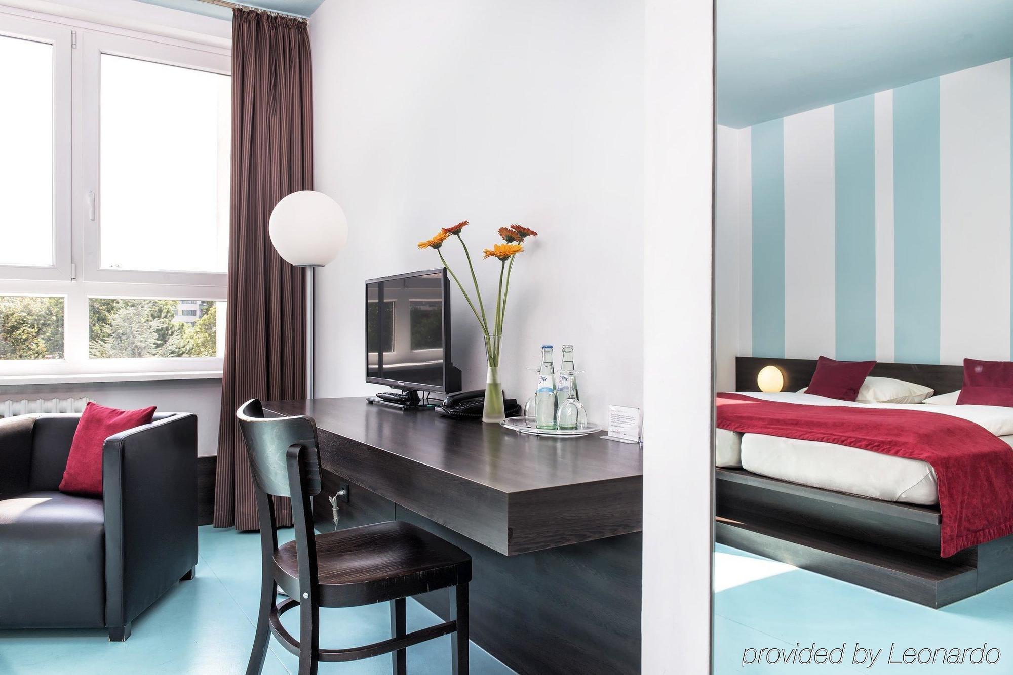 Hotel Grenzfall Berlin Bagian luar foto