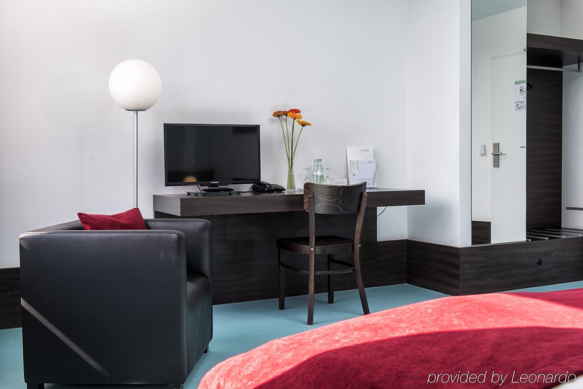 Hotel Grenzfall Berlin Bagian luar foto