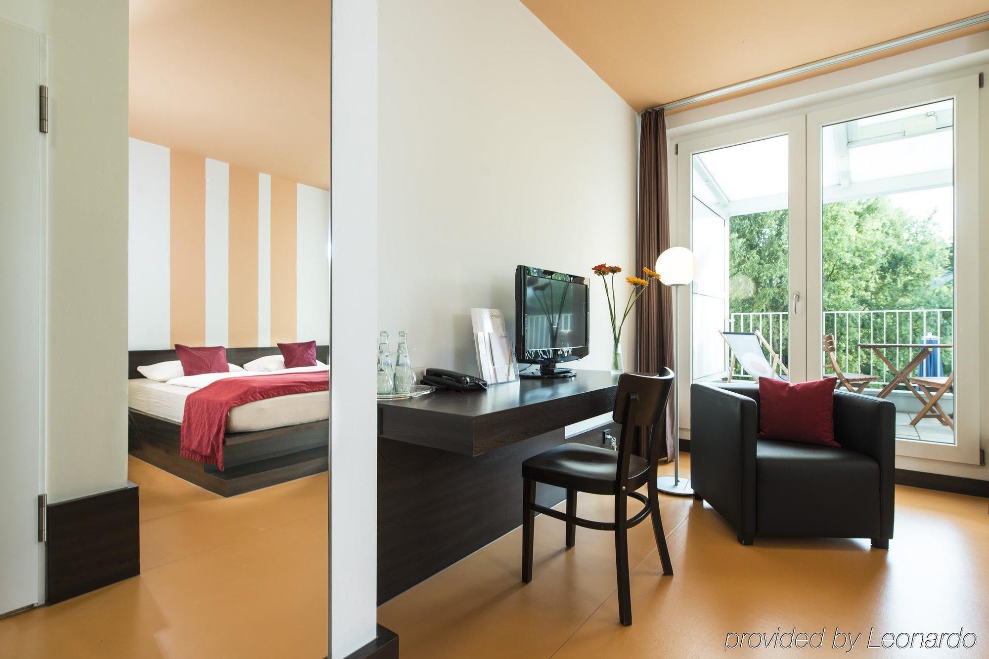 Hotel Grenzfall Berlin Bagian luar foto