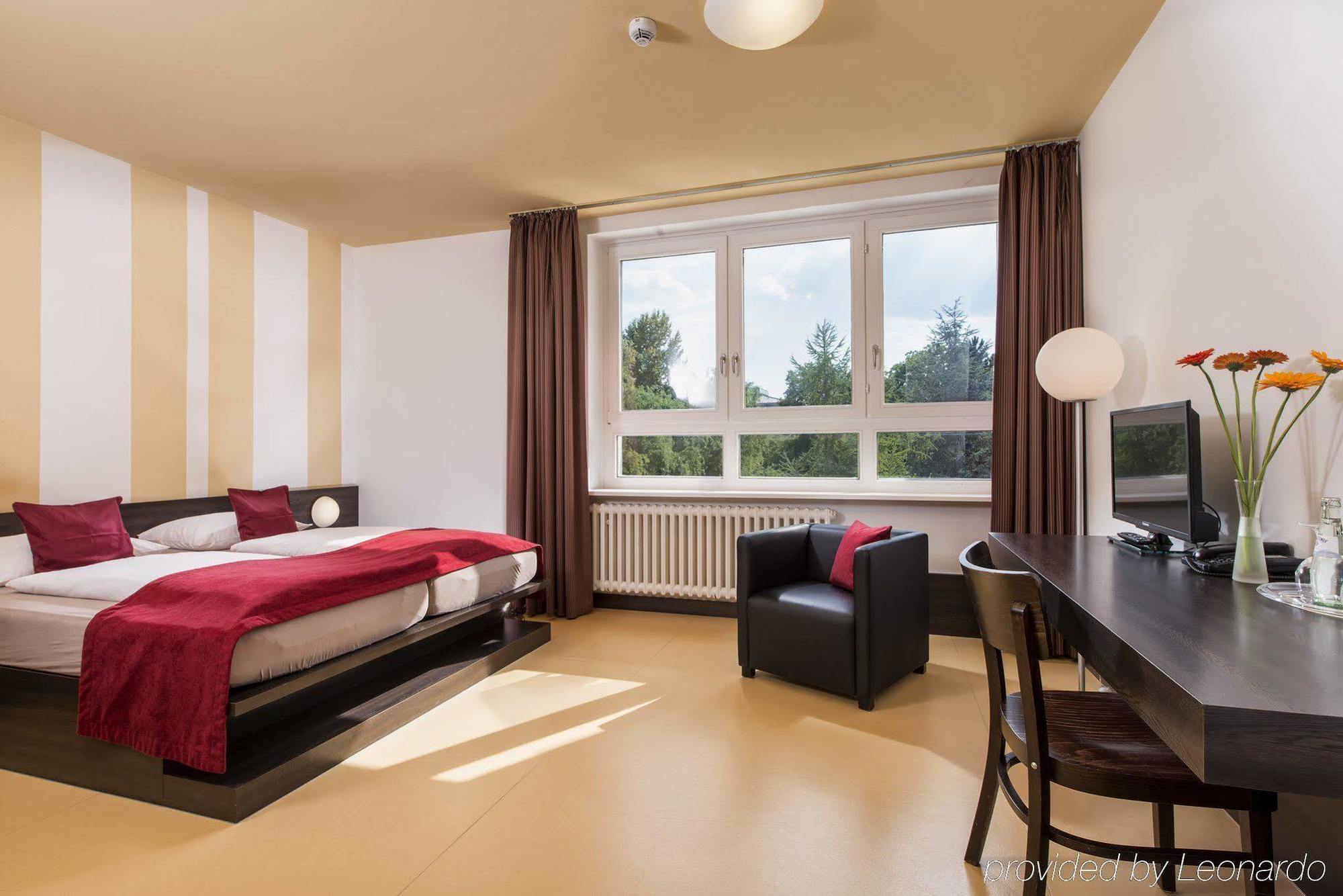 Hotel Grenzfall Berlin Bagian luar foto