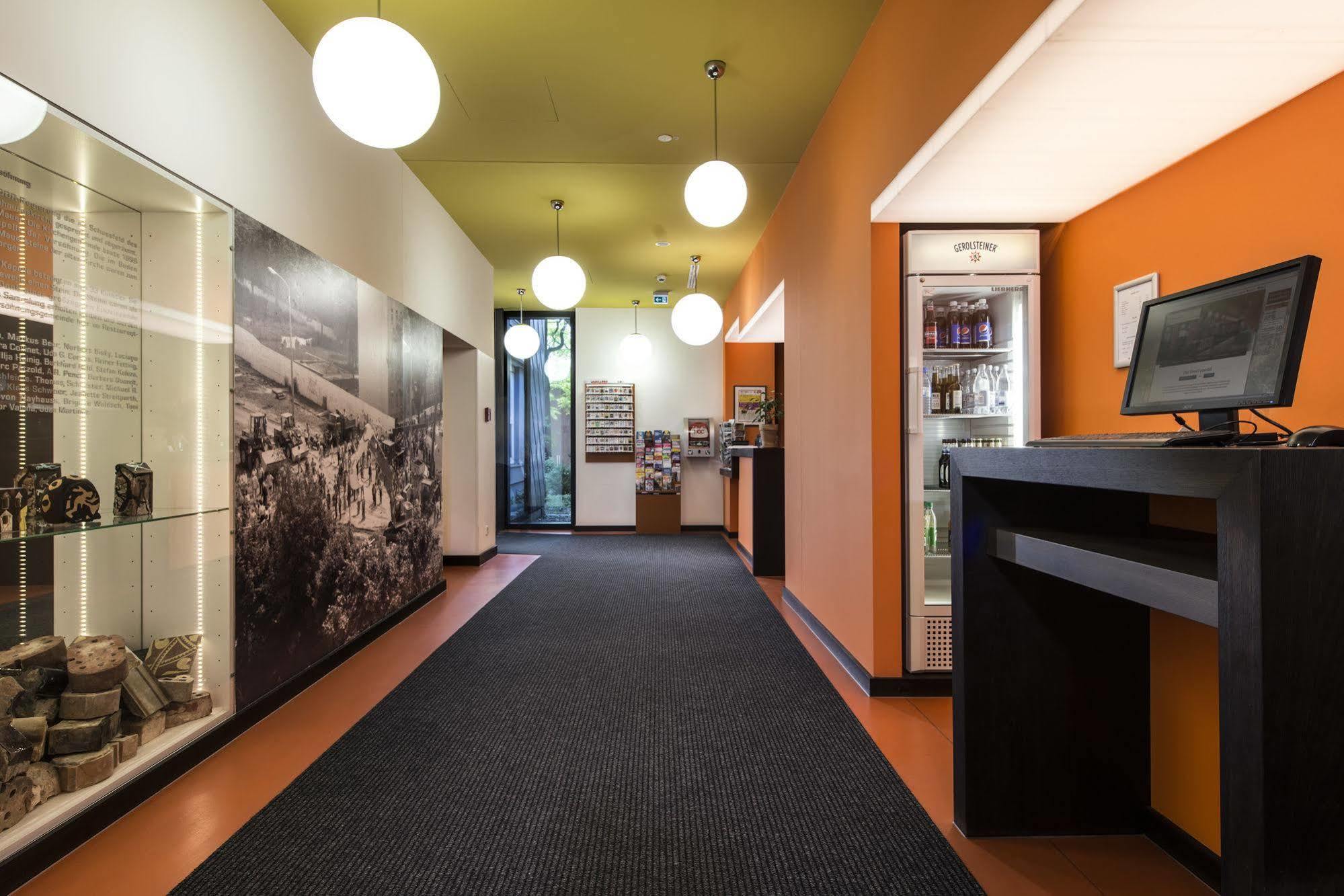 Hotel Grenzfall Berlin Bagian luar foto