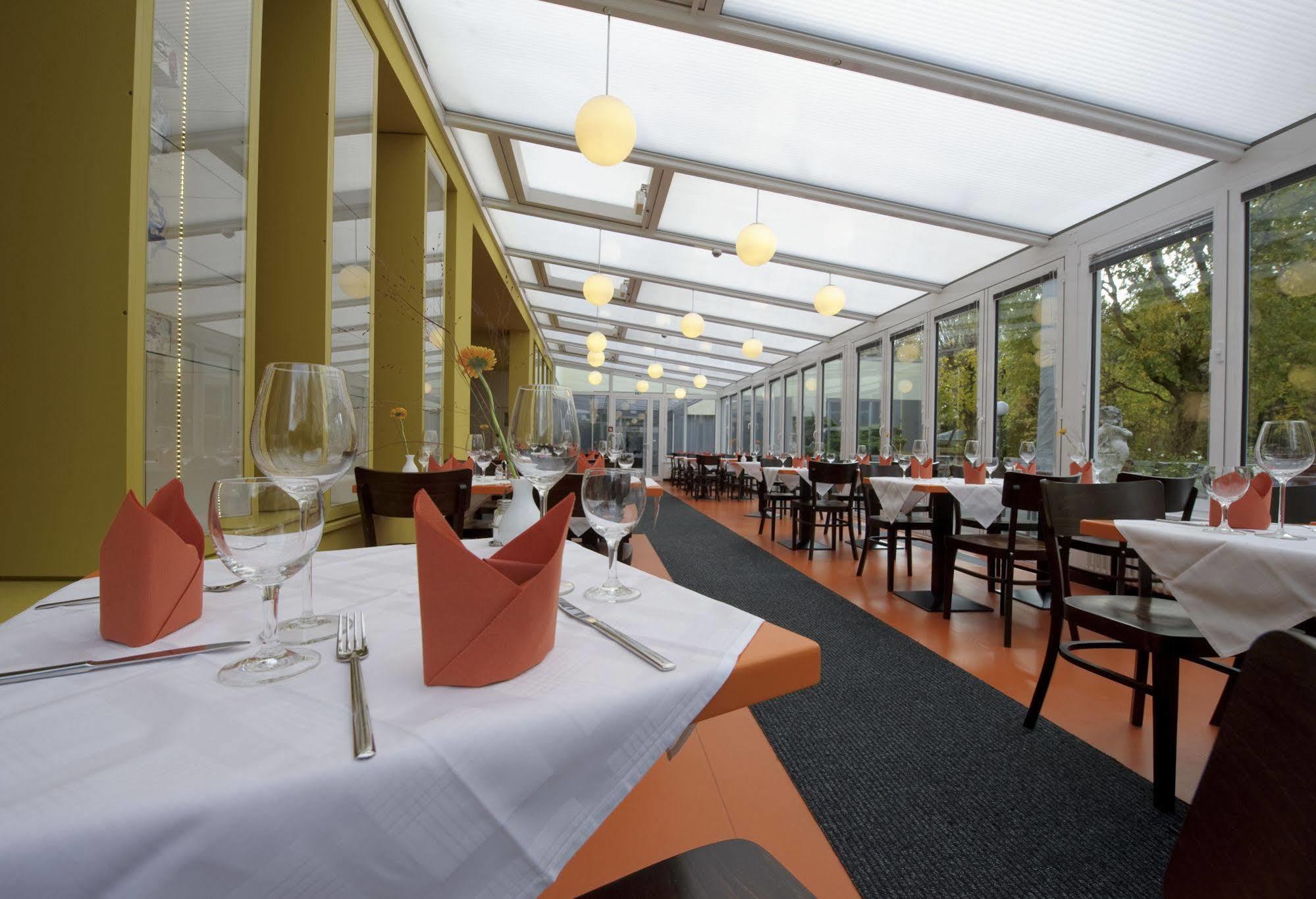 Hotel Grenzfall Berlin Bagian luar foto