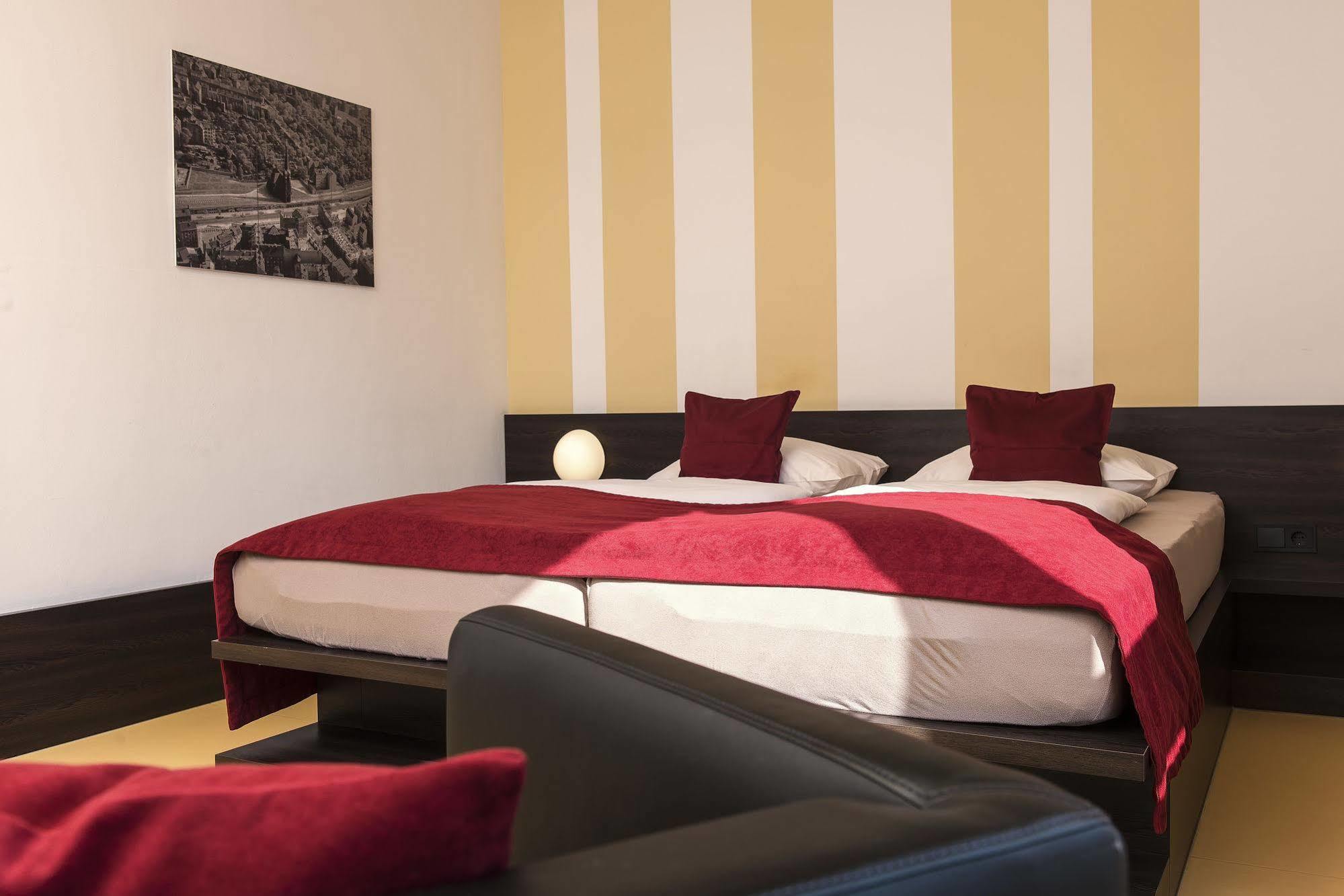 Hotel Grenzfall Berlin Bagian luar foto