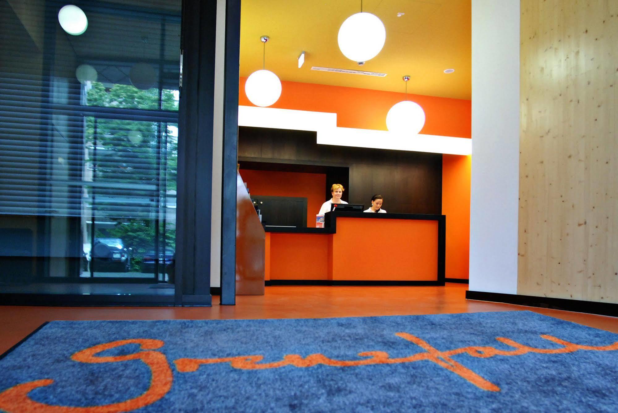Hotel Grenzfall Berlin Bagian luar foto