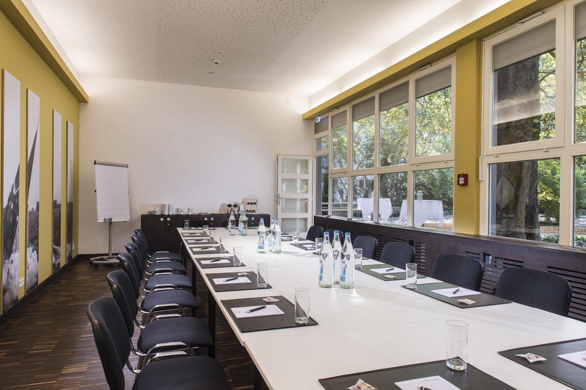 Hotel Grenzfall Berlin Bagian luar foto